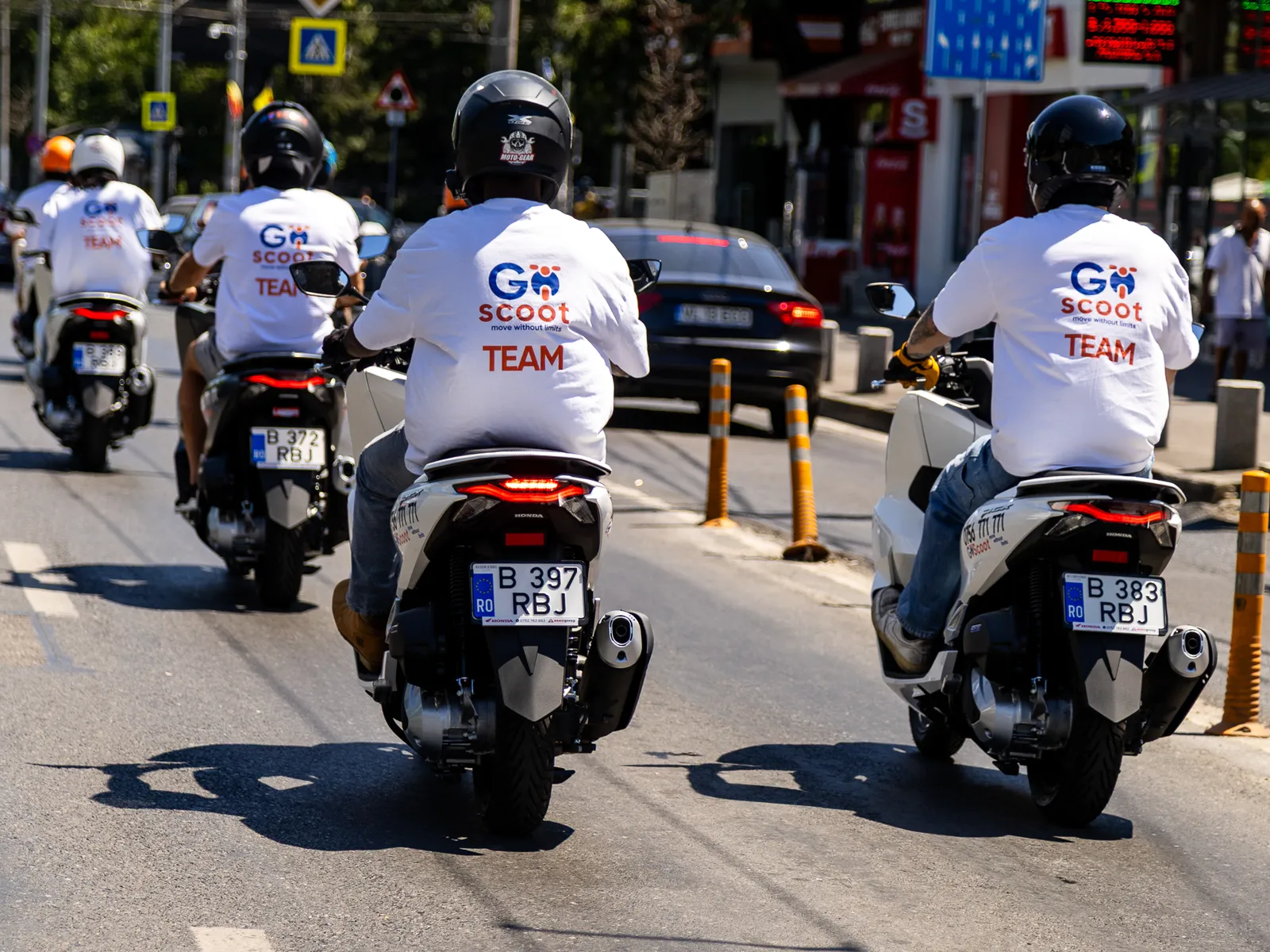 Convoi GoScoot pe străzile Bucureștiului